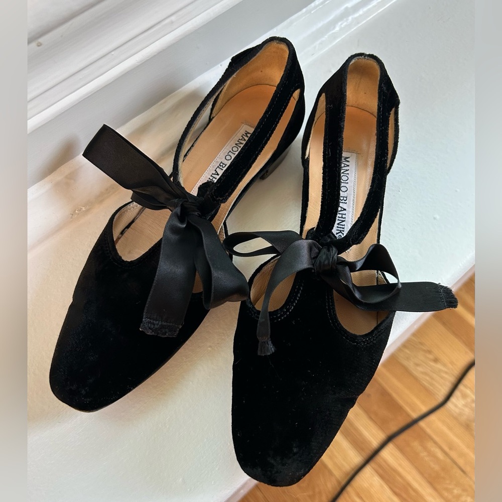 Manolo Blahnik Black Velvet T-Strap Flats 5.5